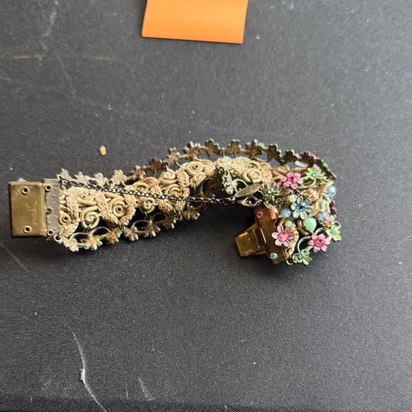 Vintage Floral Bracelet with Multicolor Accents - Picture 2 of 3